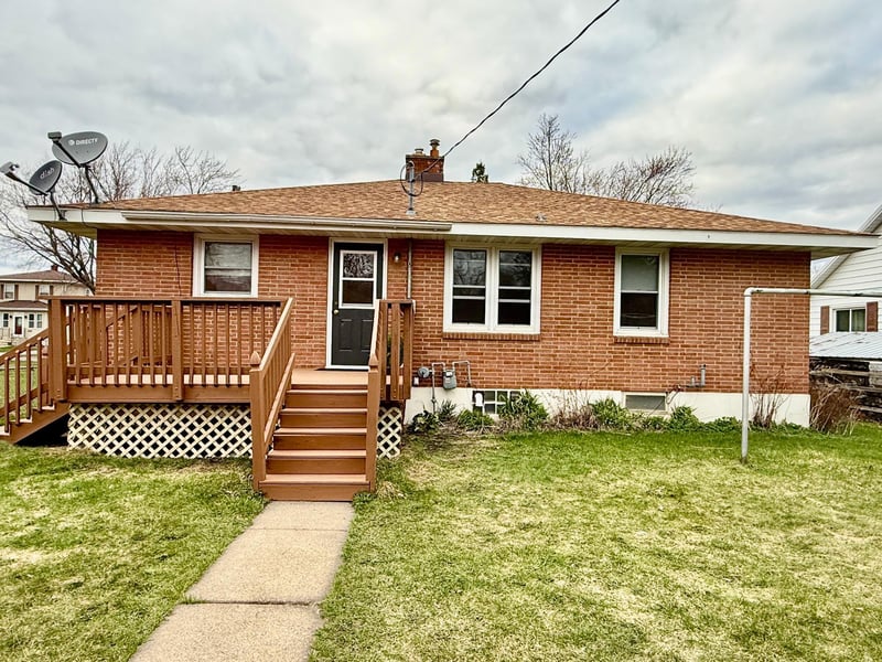 211 10th St NW, Chisholm, MN 55719