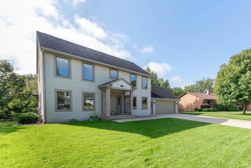 208 Chancery Ln, Mankato, MN 56001