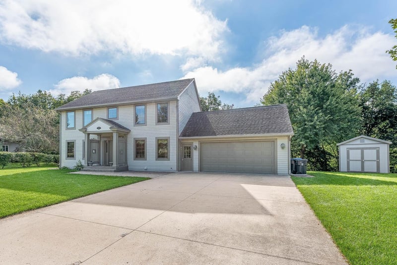 208 Chancery Ln, Mankato, MN 56001