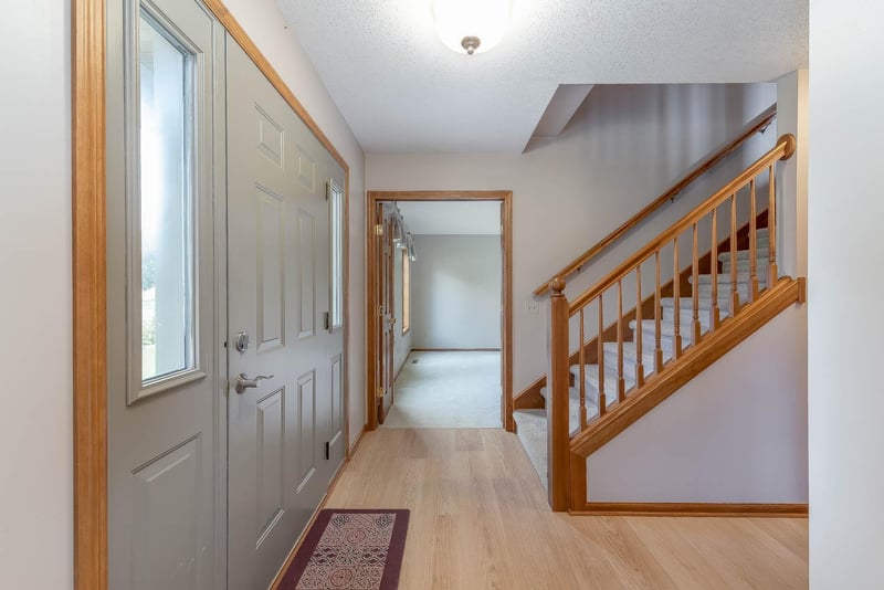 208 Chancery Ln, Mankato, MN 56001