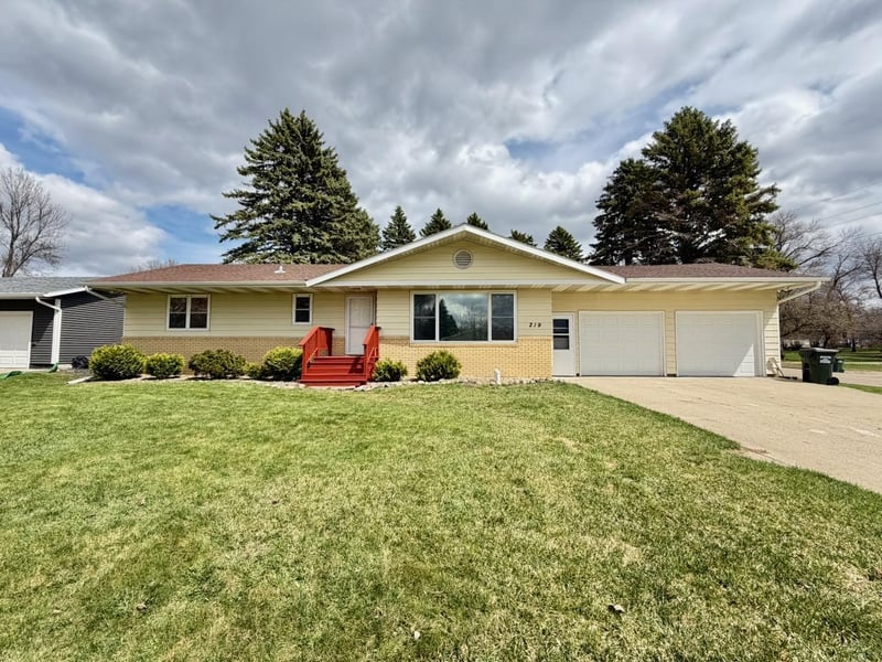 219 9th Ave SE, Elbow Lake, MN 56531