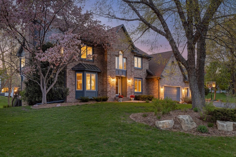3015 Olive Ln N, Plymouth, MN 55447