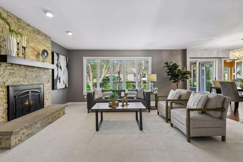 3015 Olive Ln N, Plymouth, MN 55447