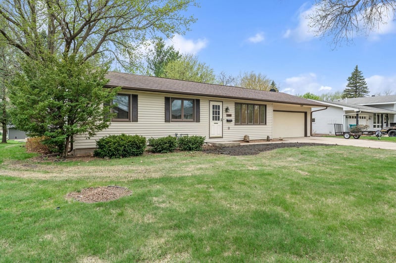 349 13th St SW, Owatonna, MN 55060