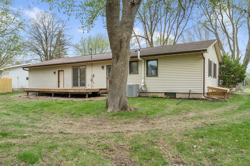 349 13th St SW, Owatonna, MN 55060