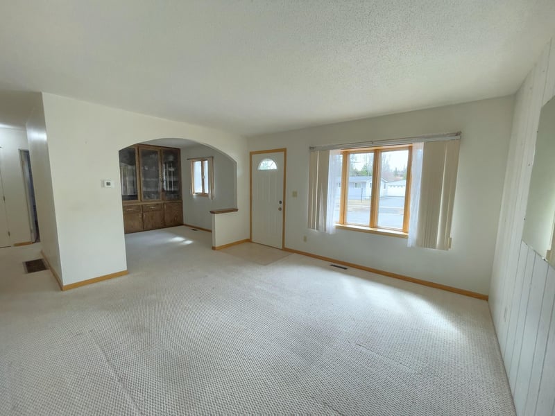 16 Law Dr, Silver Bay, MN 55614