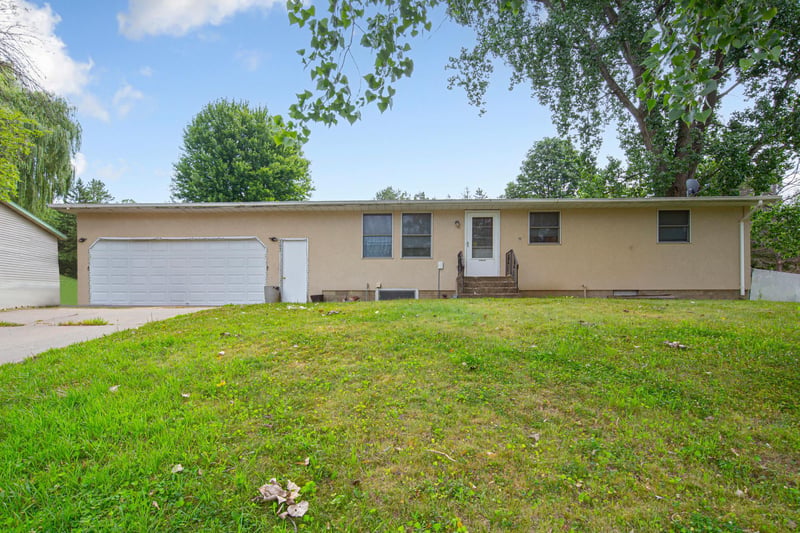303 12th Ave SE, Faribault, MN 55021