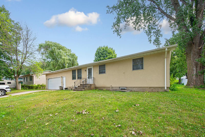 303 12th Ave SE, Faribault, MN 55021