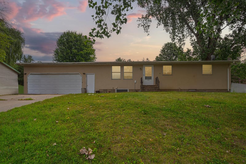 303 12th Ave SE, Faribault, MN 55021