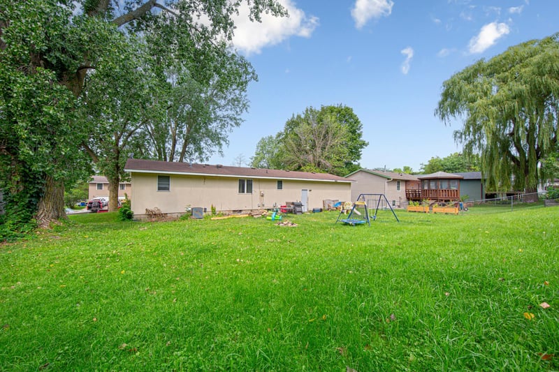 303 12th Ave SE, Faribault, MN 55021