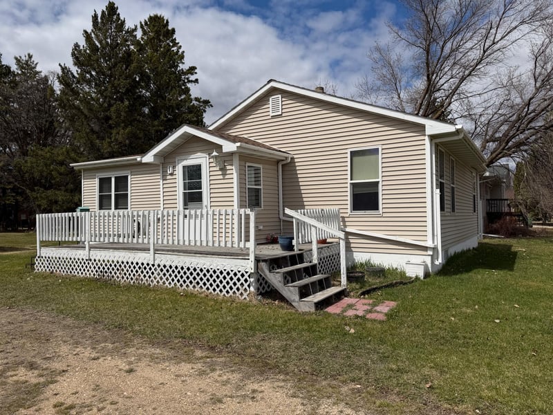 619 2nd Ave SE, Roseau, MN 56751