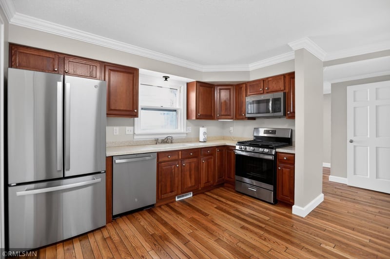 3325 Urbandale Ln N, Plymouth, MN 55447