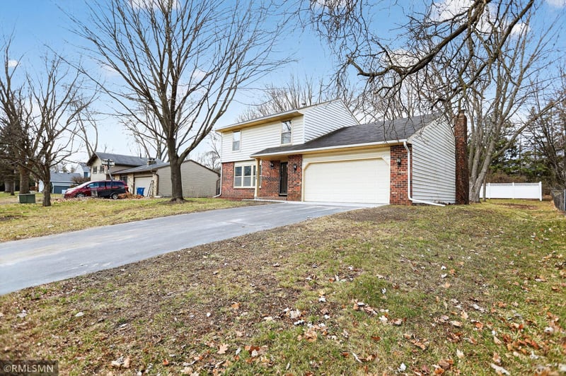 3325 Urbandale Ln N, Plymouth, MN 55447