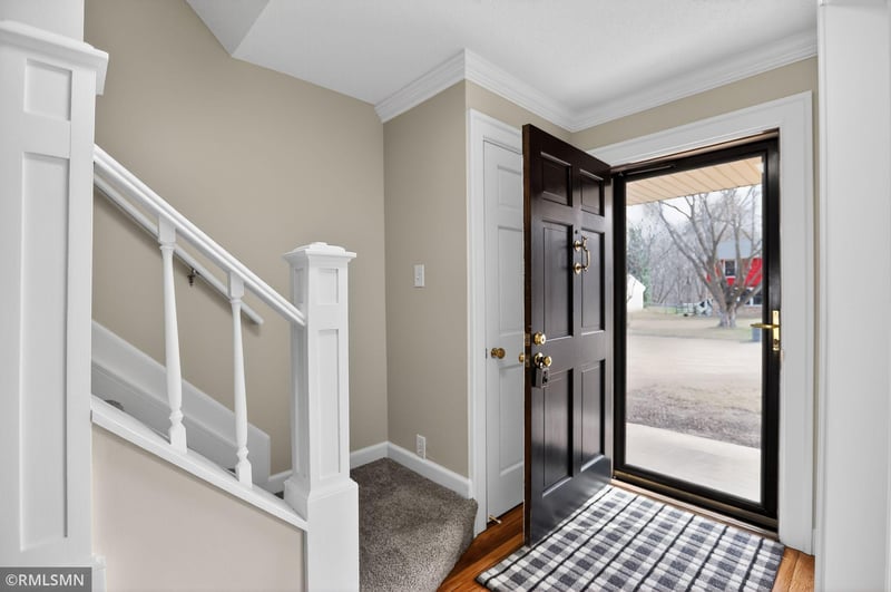 3325 Urbandale Ln N, Plymouth, MN 55447