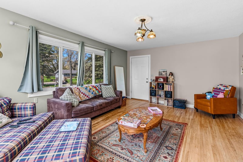 601 Labore Rd, Little Canada, MN 55117