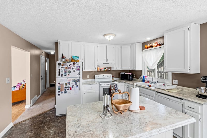 601 Labore Rd, Little Canada, MN 55117