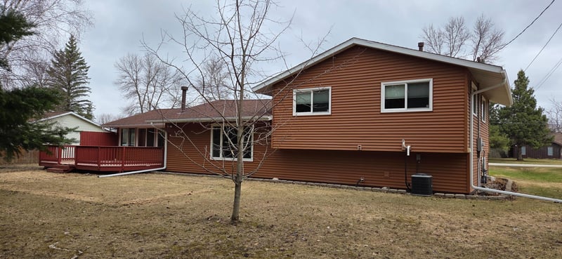 321 Shorewood Dr, International Falls, MN 56649