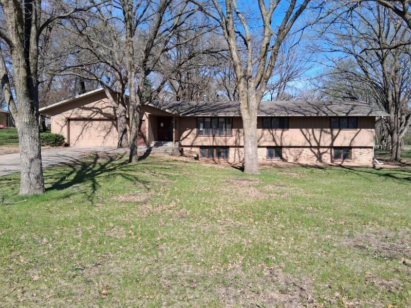 1919 Summit Dr, Saint Cloud, MN 56303