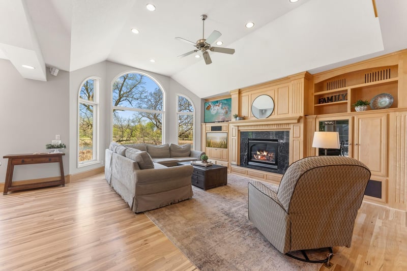 5841 190th St E, Prior Lake, MN 55372