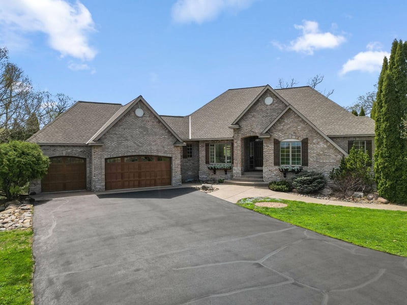 5841 190th St E, Prior Lake, MN 55372