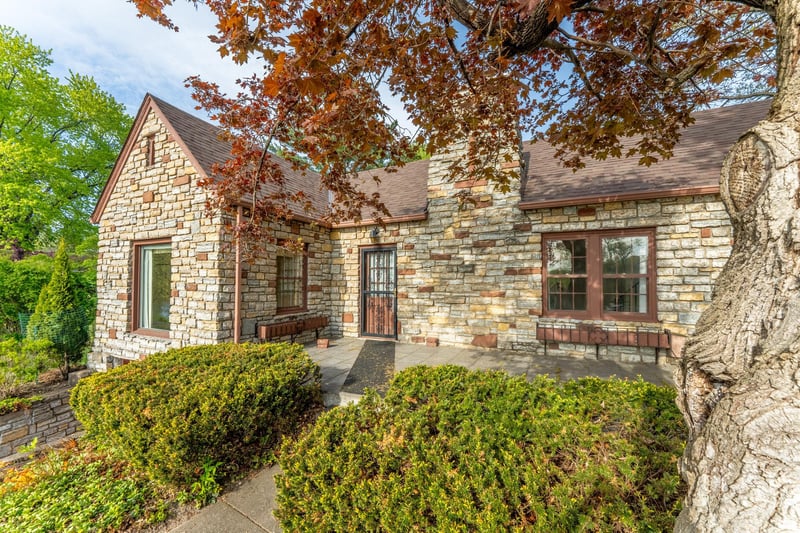 2500 Keller Pw, Maplewood, MN 55109