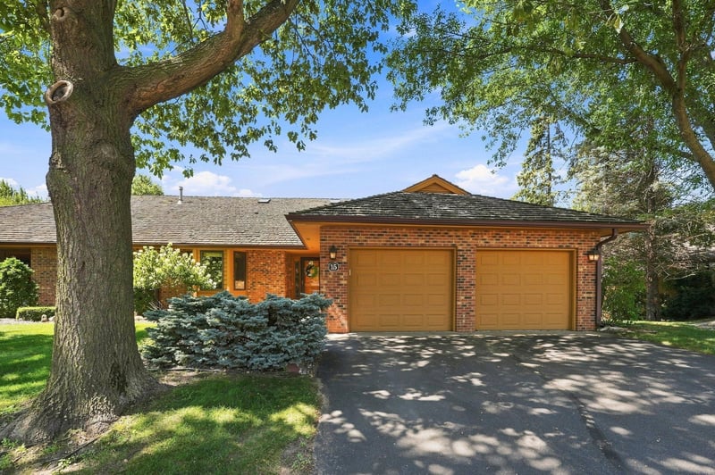 15 Anemone Cir, North Oaks, MN 55127