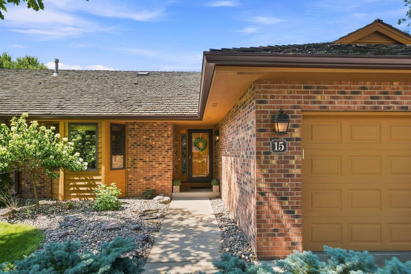 15 Anemone Cir, North Oaks, MN 55127
