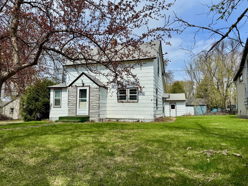 915 6th Ave E, Alexandria, MN 56308