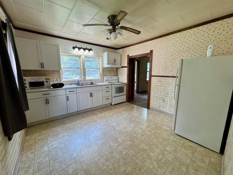 915 6th Ave E, Alexandria, MN 56308