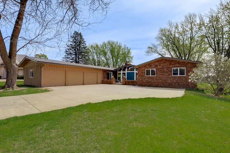 70 Valley Ln, Hastings, MN 55033