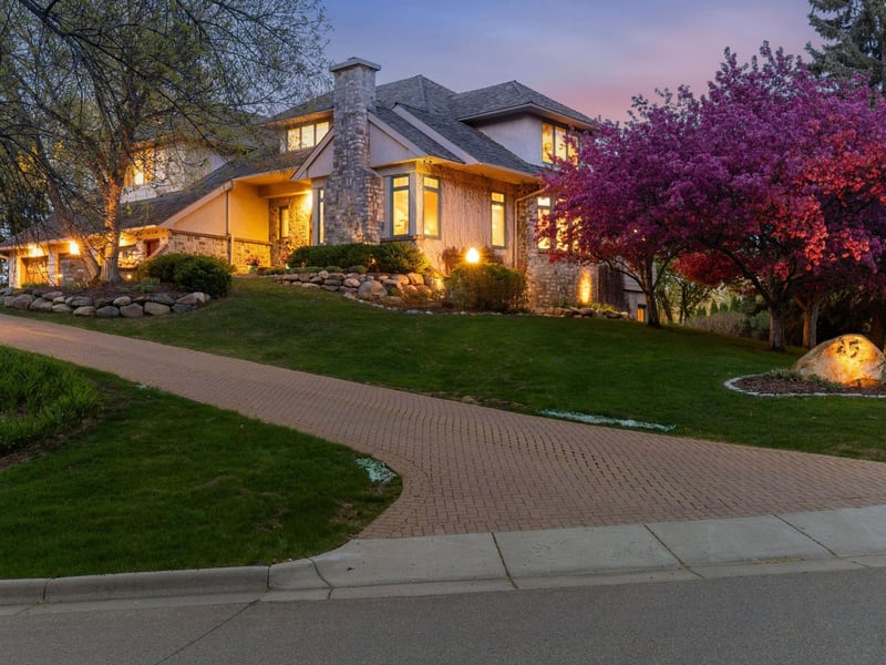 25 Bello Dr, Edina, MN 55439