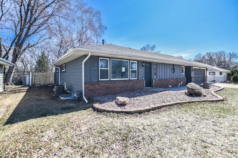 6611 Mckinley St NE, Fridley, MN 55432