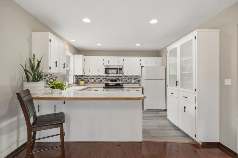 965 Evergreen Trl, Blaine, MN 55014