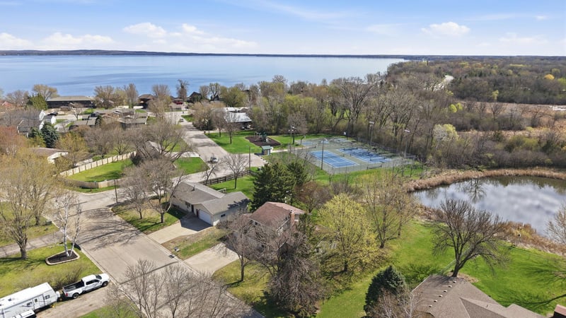 171 Lakeview Dr, Spicer, MN 56288