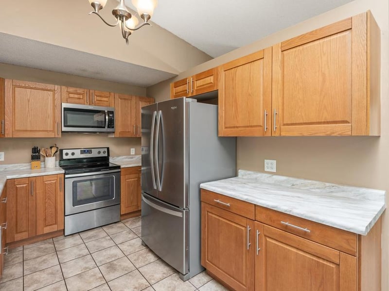 1312 Deercliff Ln, Eagan, MN 55123