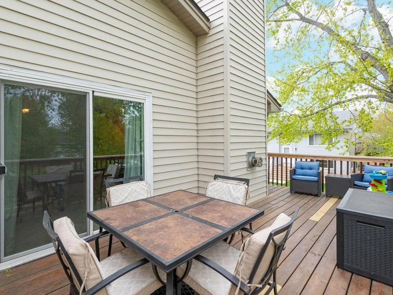 1312 Deercliff Ln, Eagan, MN 55123