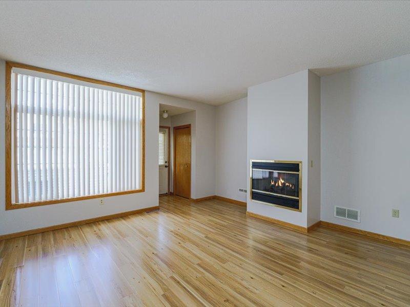15333 Greenhaven Ln #105, Burnsville, MN 55306
