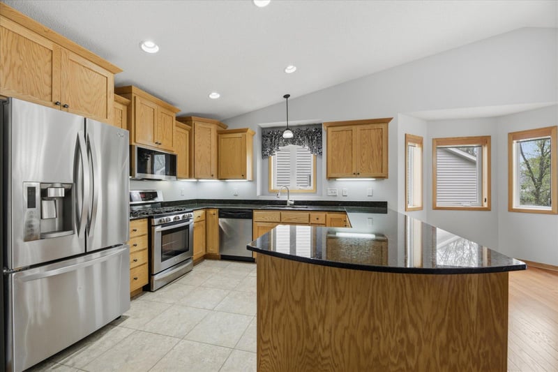 6012 Iris Ln, Rockford, MN 55373