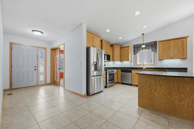 6012 Iris Ln, Rockford, MN 55373