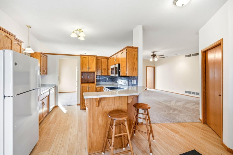 195 Goldfinch Ln, Clearwater, MN 55320
