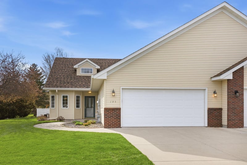 195 Goldfinch Ln, Clearwater, MN 55320