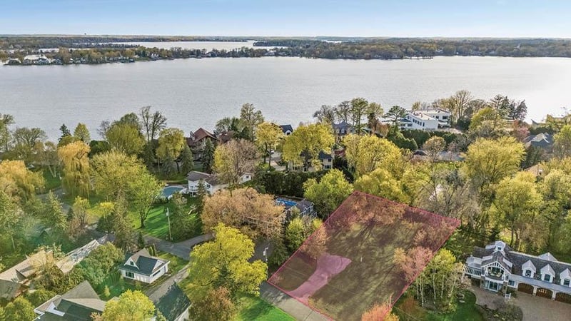 2308 Huntington Point Rd E, Wayzata, MN 55391