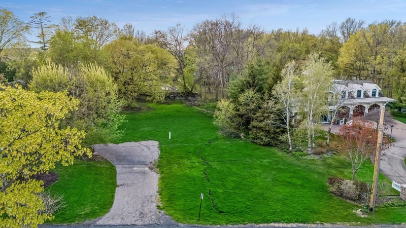 2308 Huntington Point Rd E, Wayzata, MN 55391