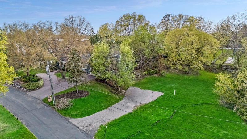 2308 Huntington Point Rd E, Wayzata, MN 55391