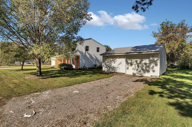 111 Washburne Dr, Paynesville, MN 56362