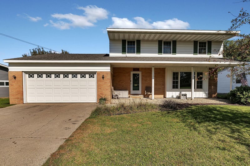 111 Washburne Dr, Paynesville, MN 56362