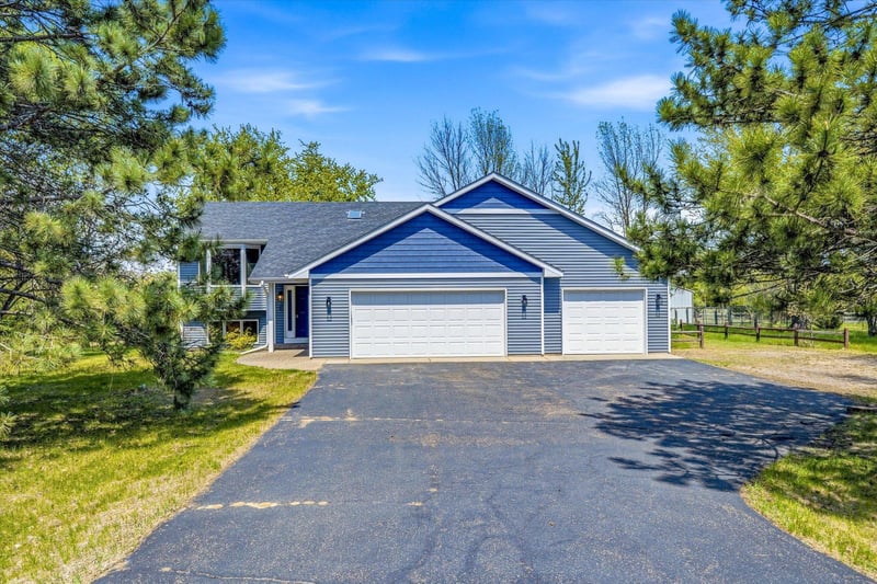 3961 224th Ave NW, Oak Grove, MN 55303