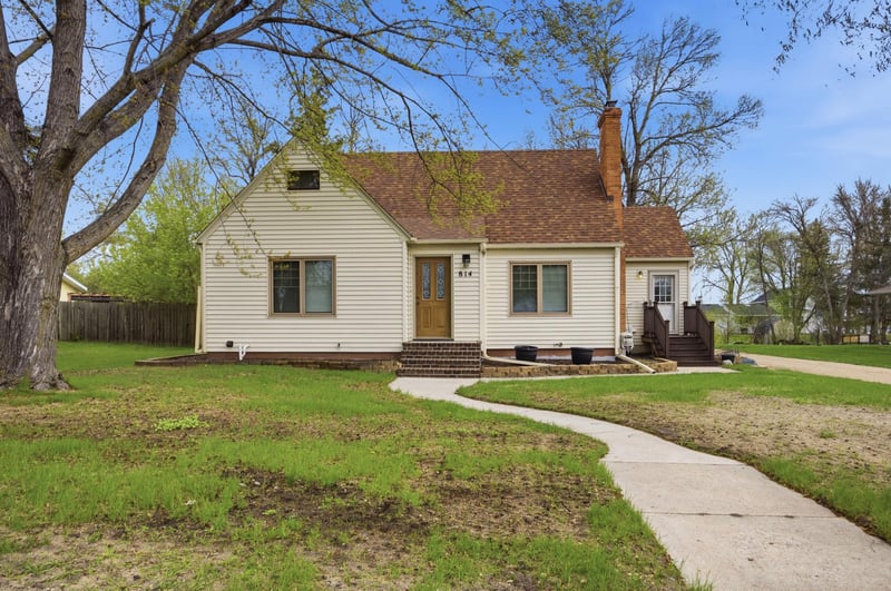 814 Joseph St, Hawley, MN 56549