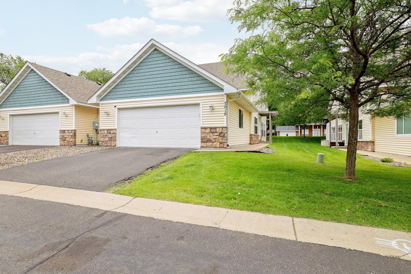 7018 15th St N, Oakdale, MN 55128