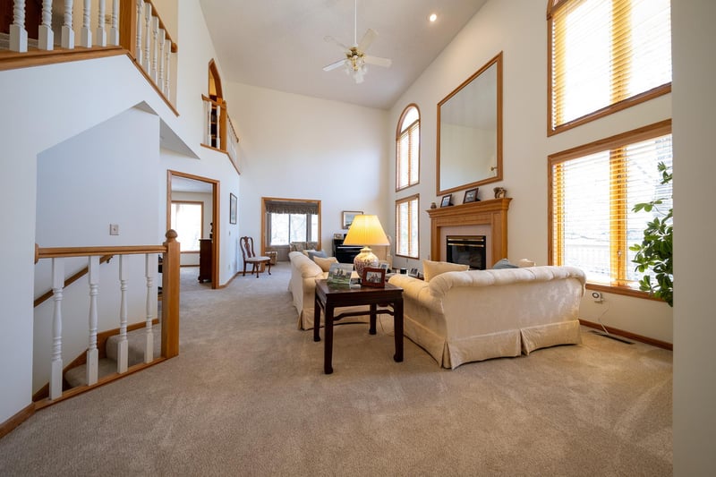 13274 Huntington Dr, Apple Valley, MN 55124